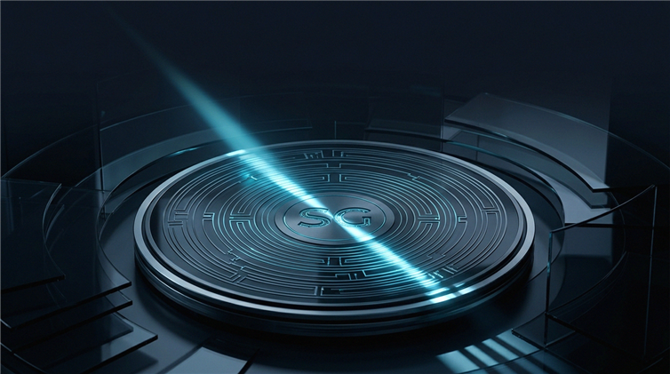 Παίκτης που ελέγχει το dashboard λογαριασμού σε desktop monitor